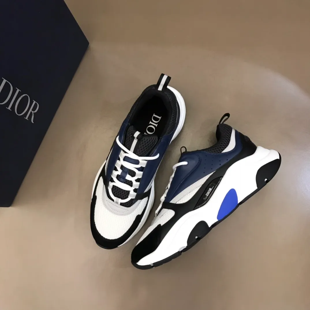 Factory price: 480💰 ◾️▫️Dior D®️ x 🆕 (high version) B22 men's jogging fashion sneakers, this single product draws inspiration from retro jogging shoes. It adopts a thick low-top design, with an upper made of black cow leather and mesh fabric, and a black and white engraved rubber sole. Black mesh fabric tongue and heel counters complement black laces, with an embossed "Di~r" logo embellishment on the side. These sneakers can be mixed and matched with a classic suit for a sporty chic look! Size: 39-45 (38, 46 can be customized)